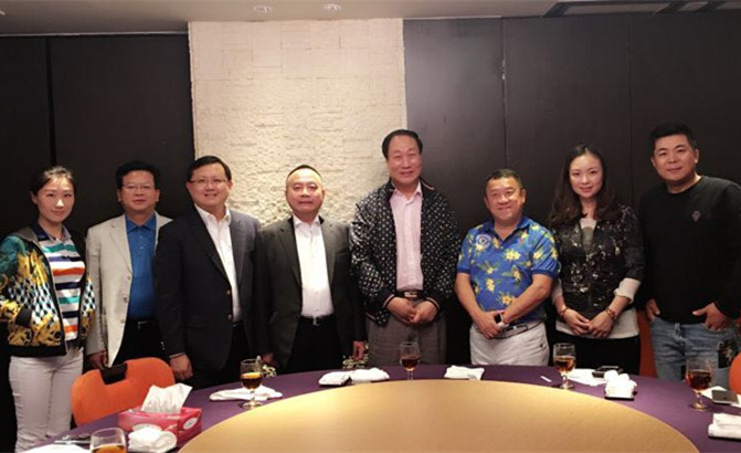 王鳳麟教授應(yīng)邀為香港杰出人物曾志偉、黃英豪等講解遁甲